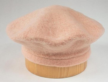 Meruňkový baret TONAK s vyčesaným vlasem