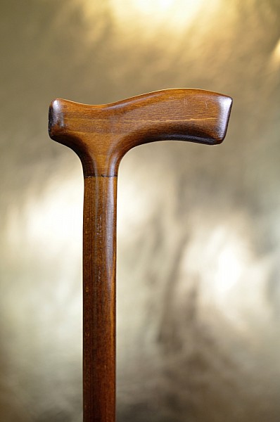 Vycházková hůl dřevěná ekonomik s rovnou rukojetí