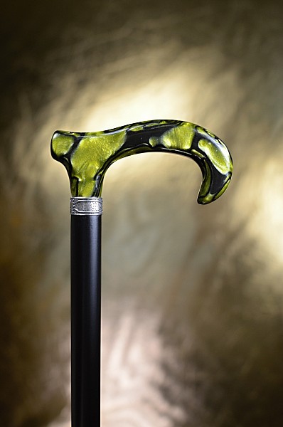 Vycházková hůl s elegantní rukojetí v zelené barvě