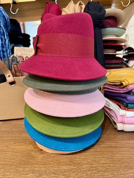 Dámský elegantní klobouk