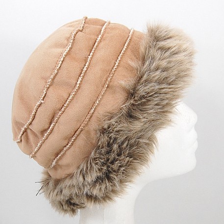 Zimní dámská čepice chundelatá