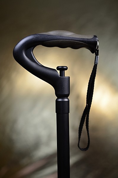 Vycházková hůl černá ergonomická One Push