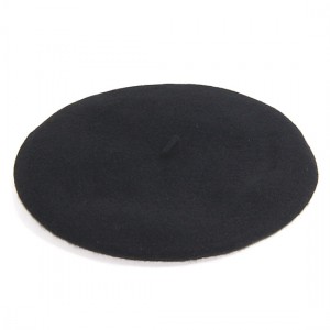 Baskitský černý baret