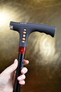 Vycházková hůl s rádiem a světlem 