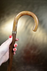Vycházková hůl s kulatou rukojetí Ambre