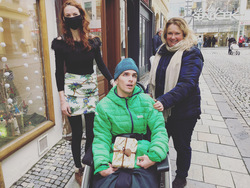 5B76E64F-873E-473B-82E2-E47F4B576FE5